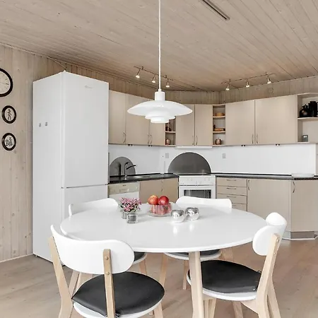 Two-bedroom In Semesterbostad *